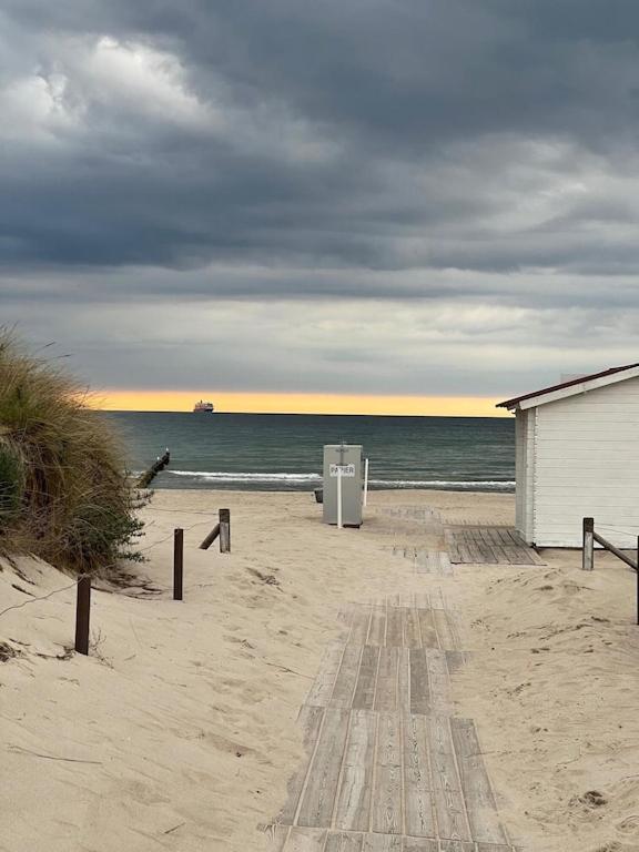 Exclusive Fewo In Warnemuende, 150M To The Beach, 2 Bathrooms, 2 Bedrooms, Sauna, Wifi And Much More. Rostock Luaran gambar